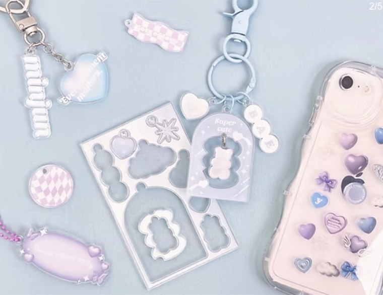 パステルカラーの手作りキーホルダーとカット用シート